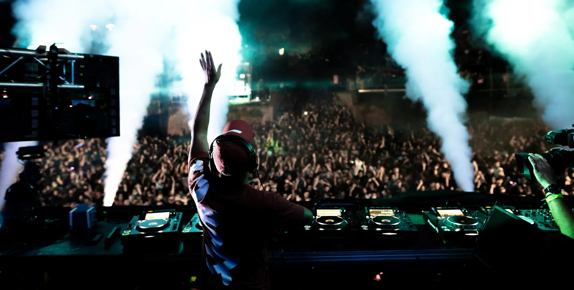 Late-night club set